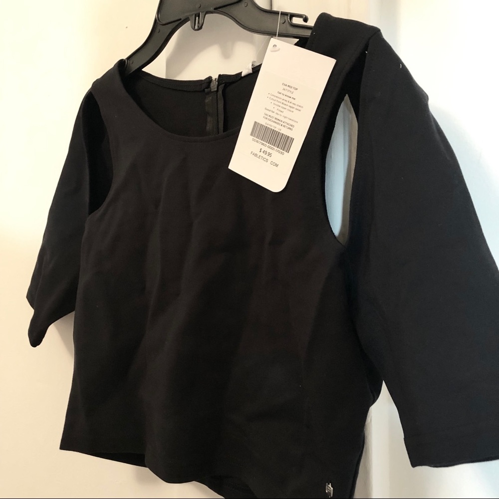 🆕 Fabletics crop athletic top / t-shirt - Picture 2 of 4